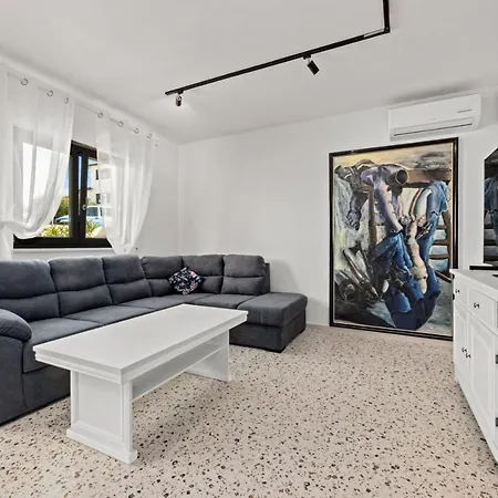 Charming Emilija Apartment
