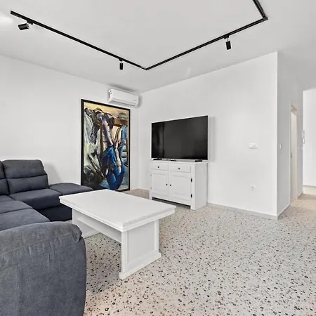 Charming Emilija Apartment *
